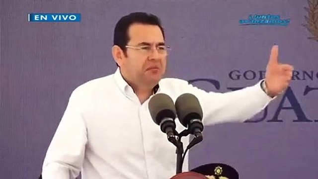 Jimmy Morales asegura que los camiones persiguen aviones