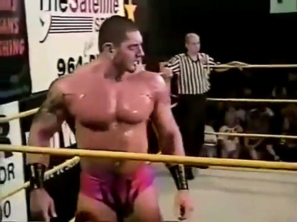 Brock_Lesnar_vs_Batista:_OVW,_Sept._28,_2001(360p)