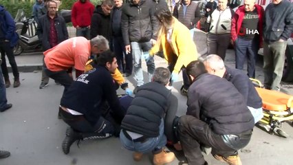 Kaza yapan motosikletlinin yanından bir an olsun ayrılmadı
