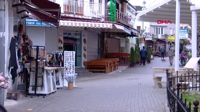 Adalar'da ruam sessizliği... otel rezervasyonlarını iptal edenler oldu, esnafın satışları düştü.
