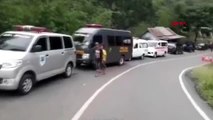 Endonezya'da otobüs nehre uçtu 25 ölü