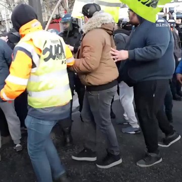 Réforme des retraites: Manifestation surprise à la Gare de Lyon