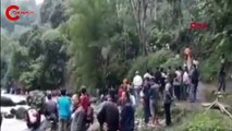 Endonezya’da otobüs nehre uçtu: 25 ölü