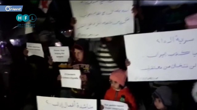Daraa demonstrators condemn bombardment on Idlib, call for release of detainees
