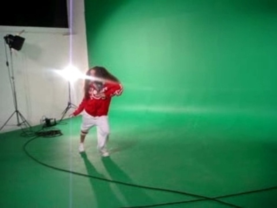 Laura aka  Nala au clip de savant des rimes