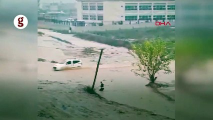 Sel sularına kapılan çocuk böyle kurtarıldı