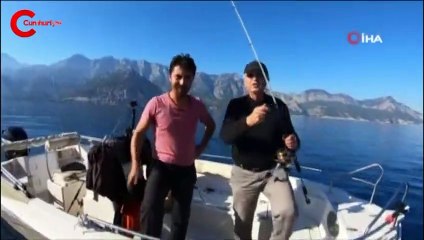 Antalya’da dev köpek balığı oltaya geldi