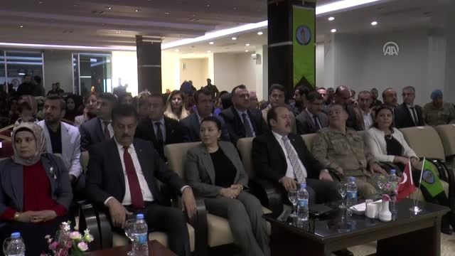 Şırnak'ta kız çocuklarının eğitimi için El emeği göz nuru sergisi açıldı