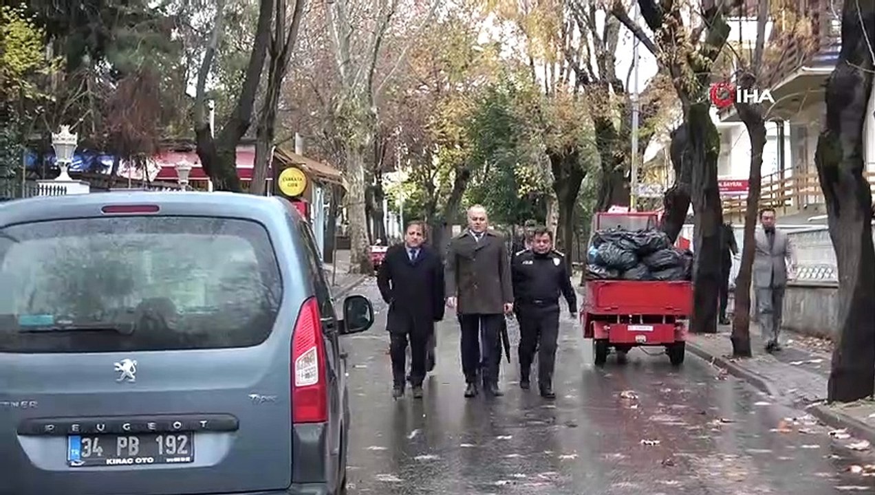 Adalar Kaymakamı Mustafa Ayhan, Ruam hastalığı nedeniyle itlaf edilmek zorunda kalınan atların sahipleri hakkında suç duyurusunda bulunmak üzere Adalar Adalet Sarayı'na geldi.