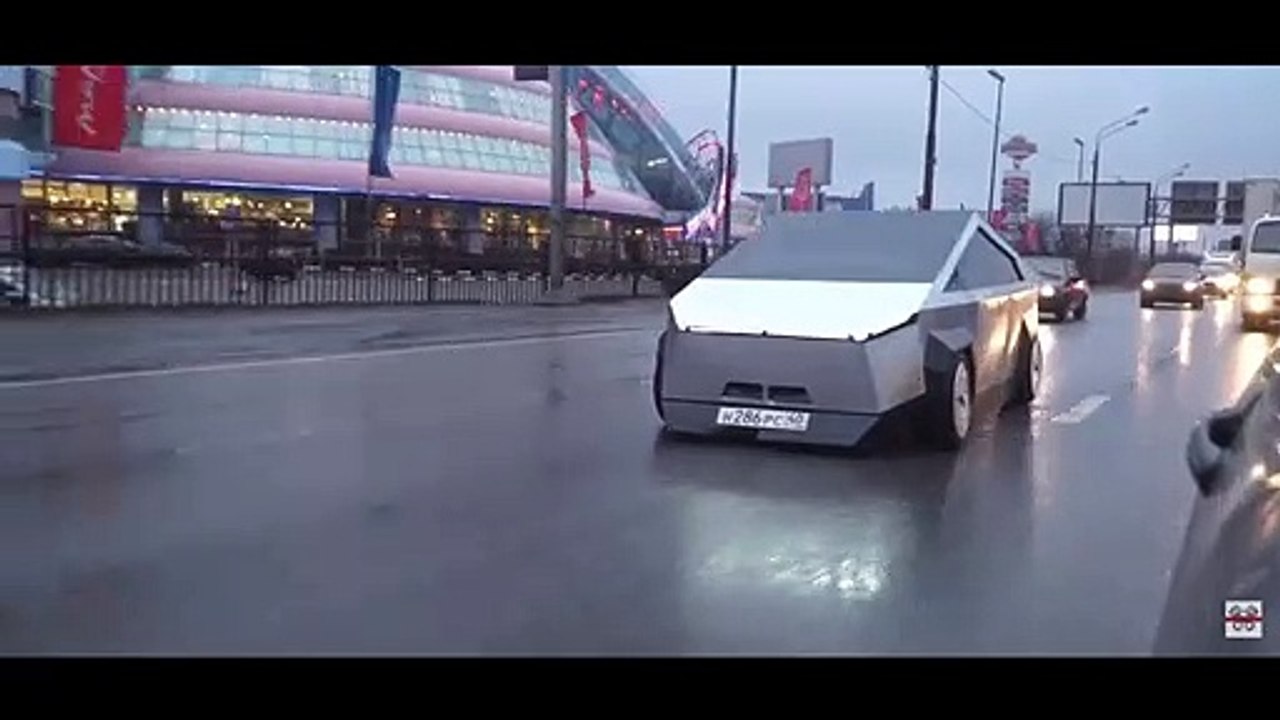 Copie du Cybertruck Tesla par des garagistes Ru...