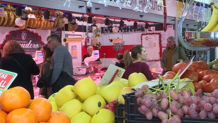 Los madrileños abarrotan los mercados a pocas horas de la Nochebuena