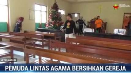 Pemuda Lintas Agama Gotong Royong Bersihkan Gereja