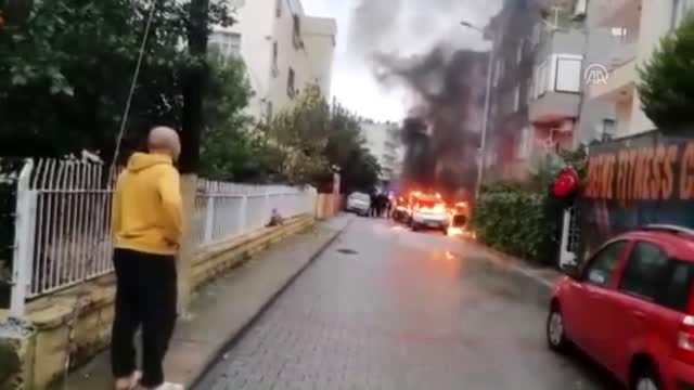 Park halindeki hafif ticari araçta yangın