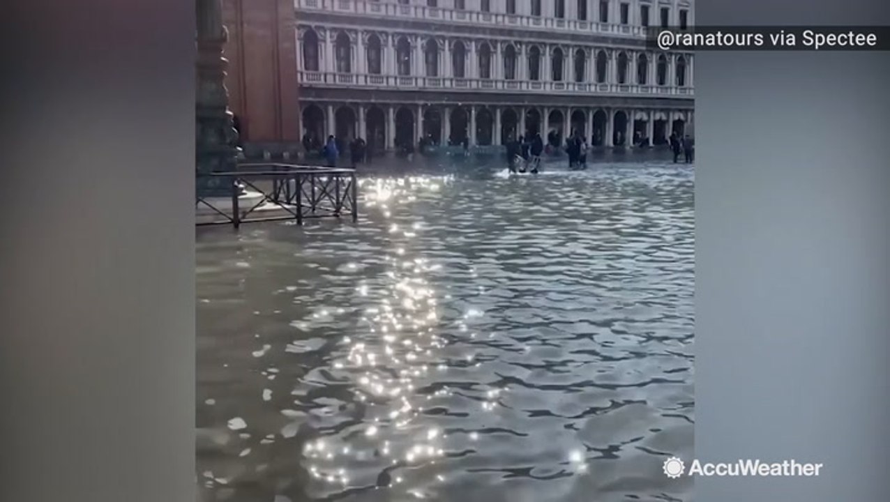 High-tide flooding doesn't deter visitors in Venice