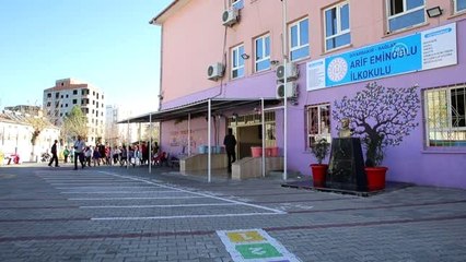 Diyarbakırlı Siraç'tan teneffüs aralarında "davul" şov