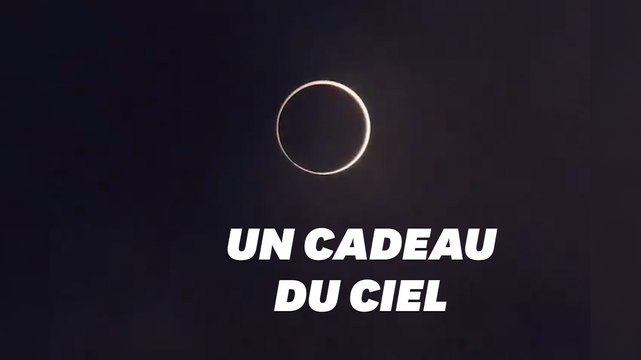 La lune s'est changée en anneau de feu pendant une éclipse