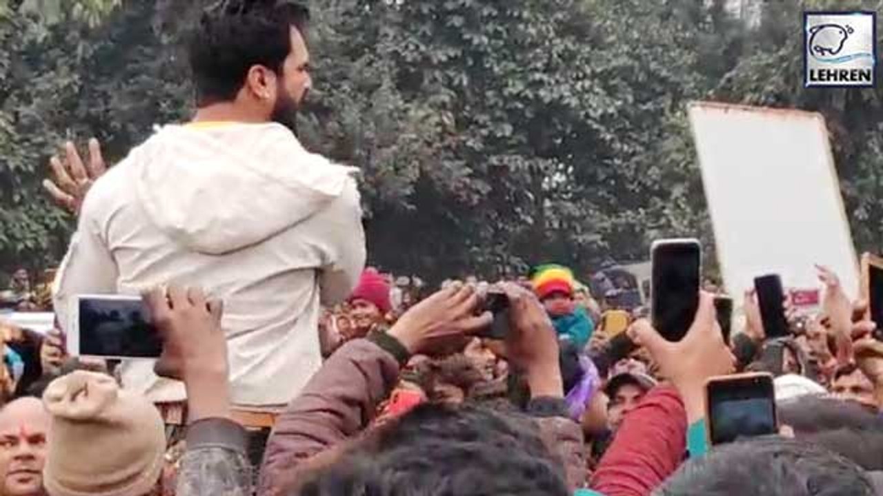 बाप जी ' के सेट पर खेसारी को देख बेकाबू हुए फैंस | Khesari Lal | Baap Ji