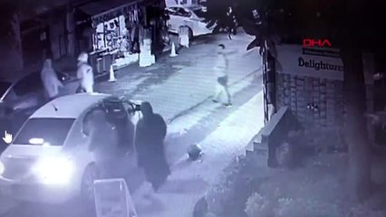 Fatih'te turistlere kapkaç dehşeti kamerada 1