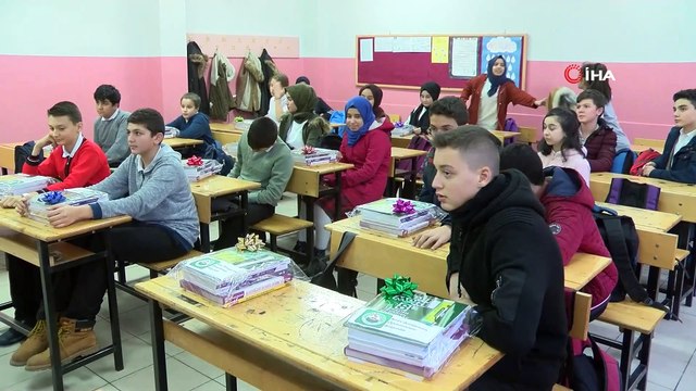 Kestel Belediyesi'nden liseye hazırlanan öğrencilere kitap desteği