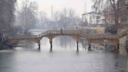 कश्मीर में कड़ाके की ठंड, डल झील जमी, द्रास बनी देश की सबसे ठंडी जगह