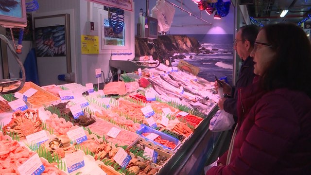 Los españoles abarrotan los mercados a pocas horas de la Nochebuena