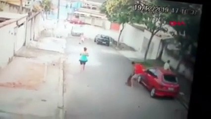 Sokakta Pitbull dehşeti ! Çocuğa böyle saldırdı