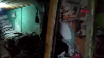 Çorum'da yamaçtan kopan kayalar, iki eve isabet etti
