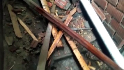 İki evin üstüne düşen kaya parçaları hasara yol açtı - ÇORUM