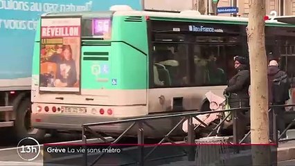 Grève : les Parisiens apprennent à vivre sans le métro