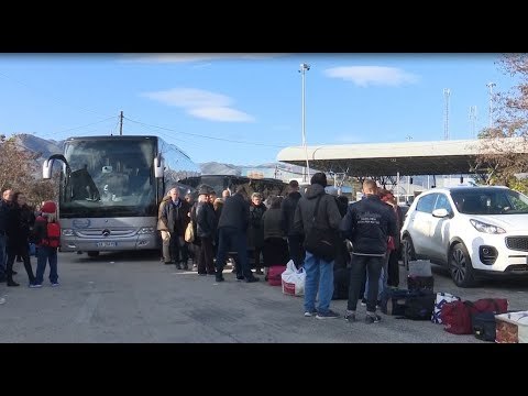 Krishtlindja sjell fluks në kufi, emigrantët që nuk kthehen marrin familjet në Greqi