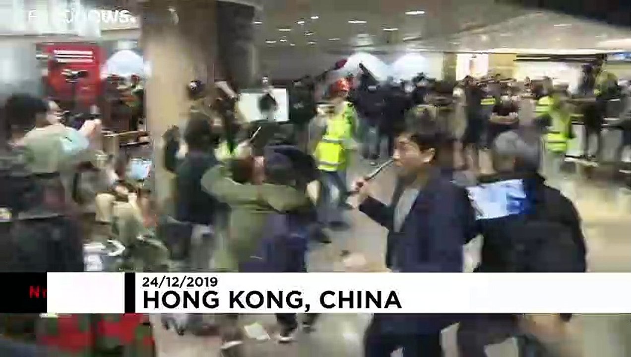 Clashes erupt at busy Hong Kong shopping centre