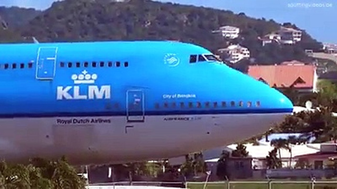 ¡O sobra avión o falta aeropuerto!: Así se ve un Boeing 747 en este pequeño aeropuerto