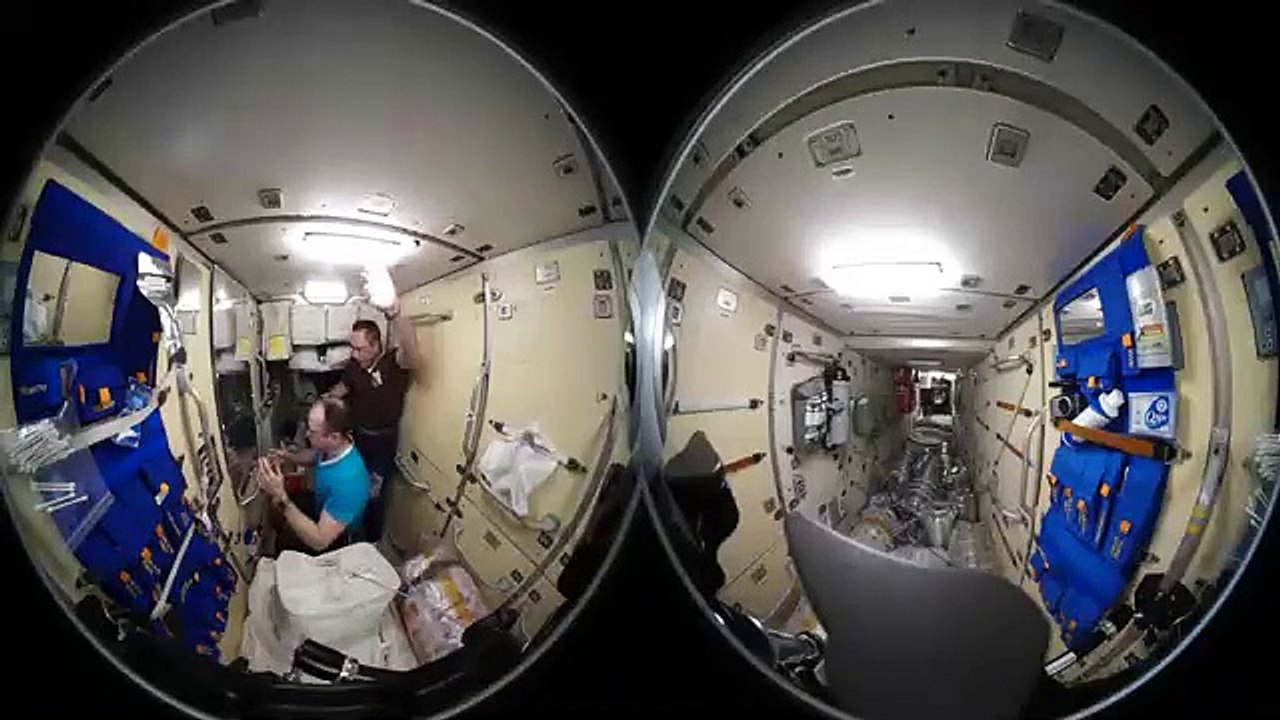 Así es el barbero del espacio