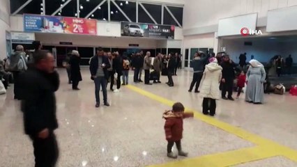 Türbülansa giren uçakta korku dolu anlar kamerada