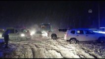 Kar nedeniyle Kahramanmaraş-Kayseri kara yolu ulaşıma kapandı (2) - KAHRAMANMARAŞ