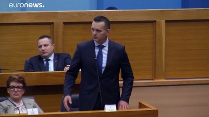 شاهد: وزير داخلية صرب البوسنة يصفع نائبا معارضا في البرلمان