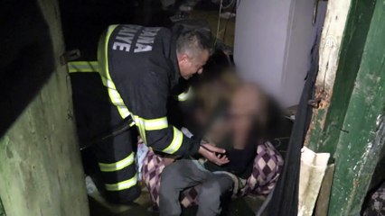 Su basan evinde mahsur kalan yaşlı kadına yardım eli - ADANA