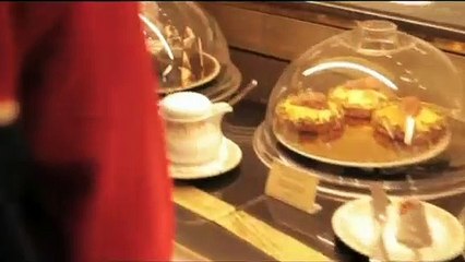 Film Trailer: To agori troi to fagito tou pouliou / Boy Eating the Bird's Food