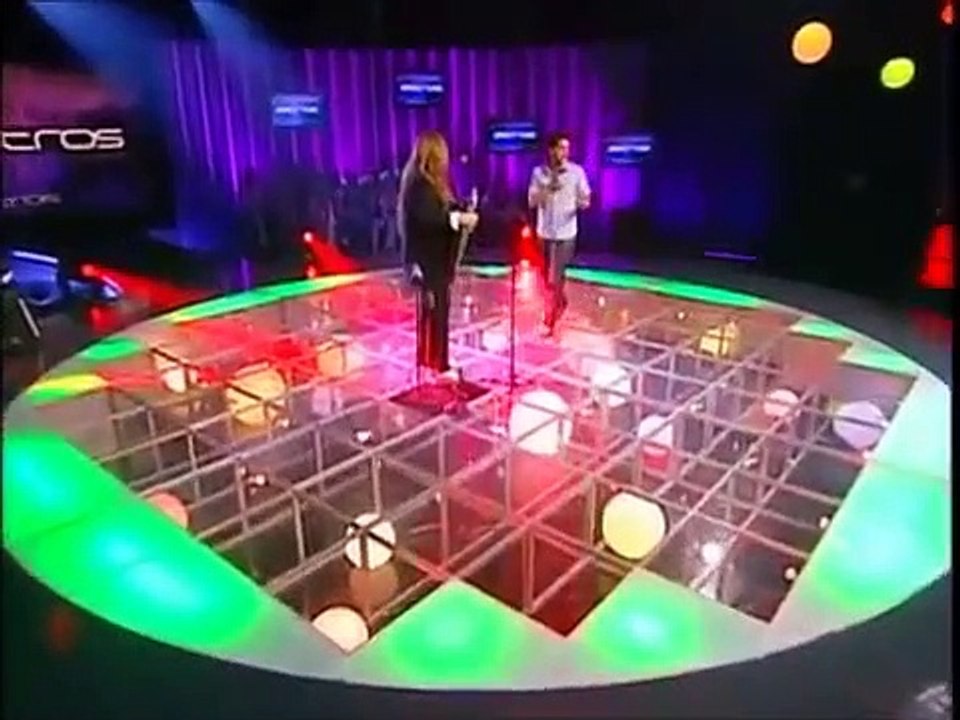 russo tocando no programa astros
