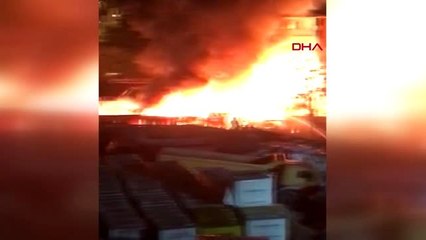 Hurdalık alandaki yangın 2 gecekonduyu kül etti