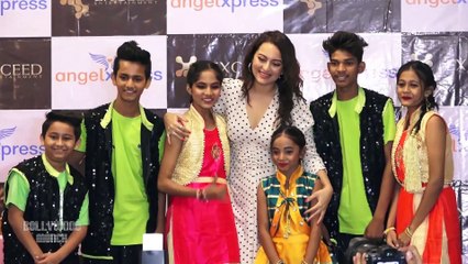 SONAKSHI & AFSAR ZAIDI CELEBRATE CHRISTMAS WITH ANGEL XPRESS FOUNDATION KIDS