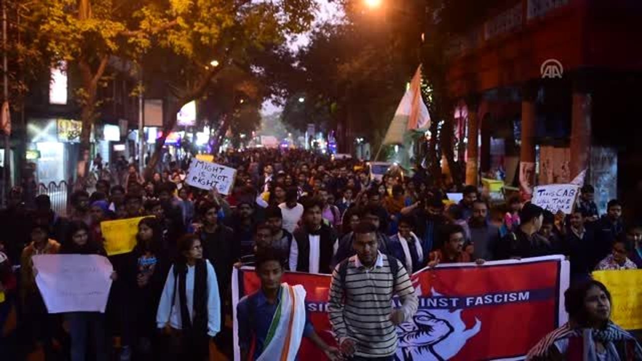 Hindistan'da protestolar sürüyor (2)