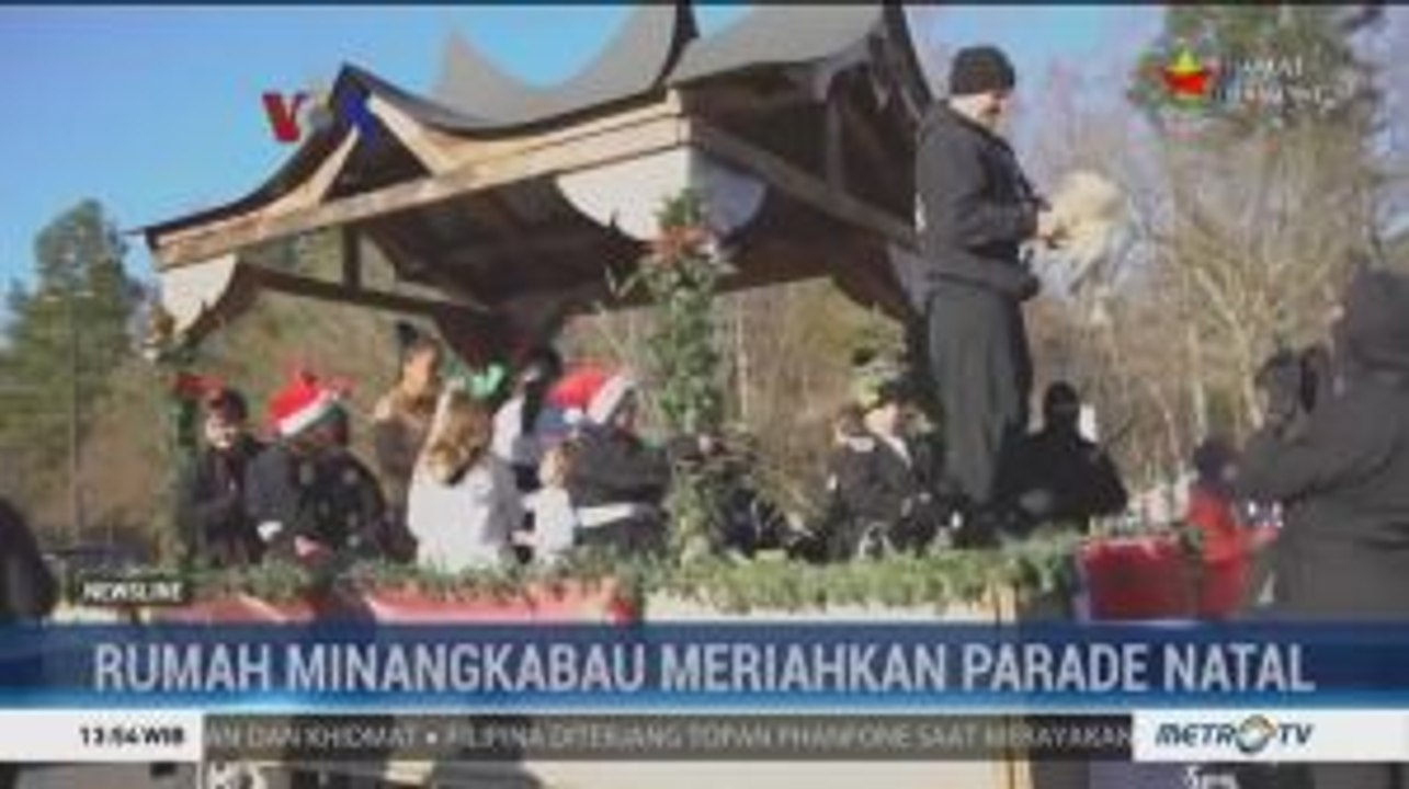 Rumah Minangkabau Meriahkan Parade Natal di Wil...