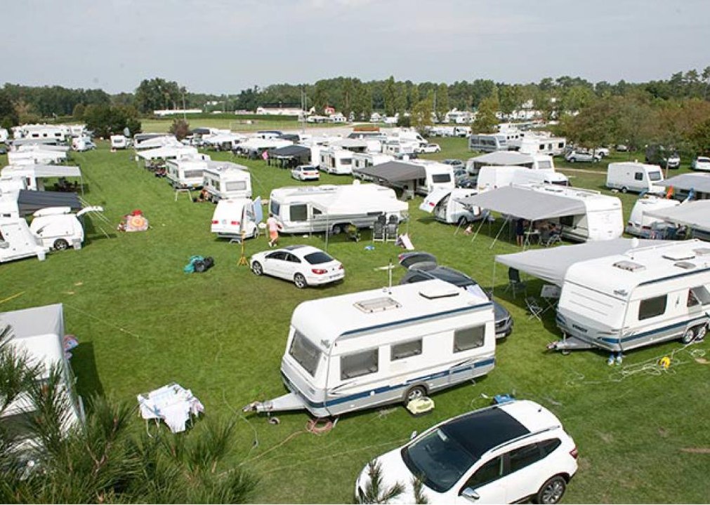 Les gens du voyage squattent son terrain, il les prend au piège d'une façon incroyable