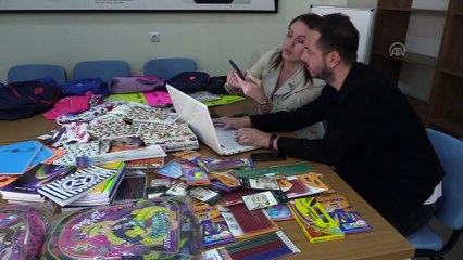 Tek başına başladığı yardım kampanyasını büyüterek 100 okula ulaştı - İZMİR