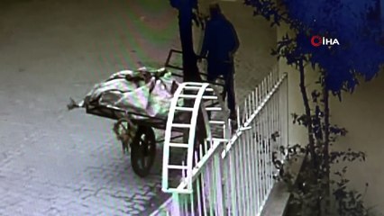 Caminin musluklarını güpegündüz çaldı