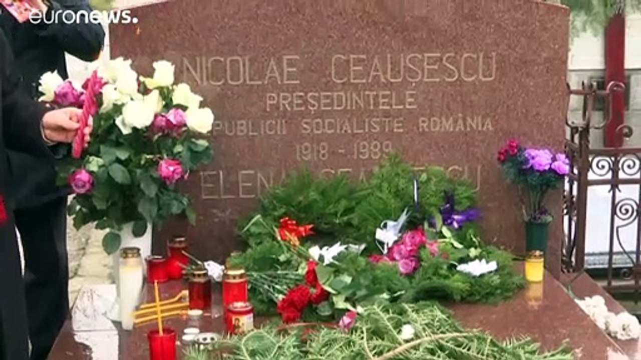 30 Jahre nach der Hinrichtung: Ceausescu-Anhänger am Grab