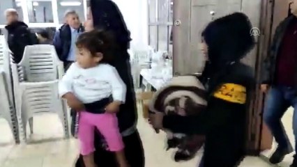 Tarlalardaki çadırları su altında kalan Suriyeliler taziye evine yerleştirildi - ADANA