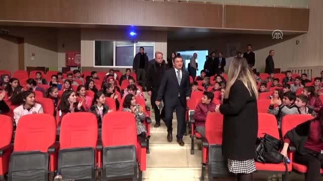 Erciş Belediyesi öğrencileri ilk kez sinema ile buluşturdu