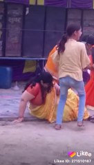 Try to Control laughing | जब भी ऐसा खतरा देखे तो बचो को दूर रखें | देसीवीडियो तड़का